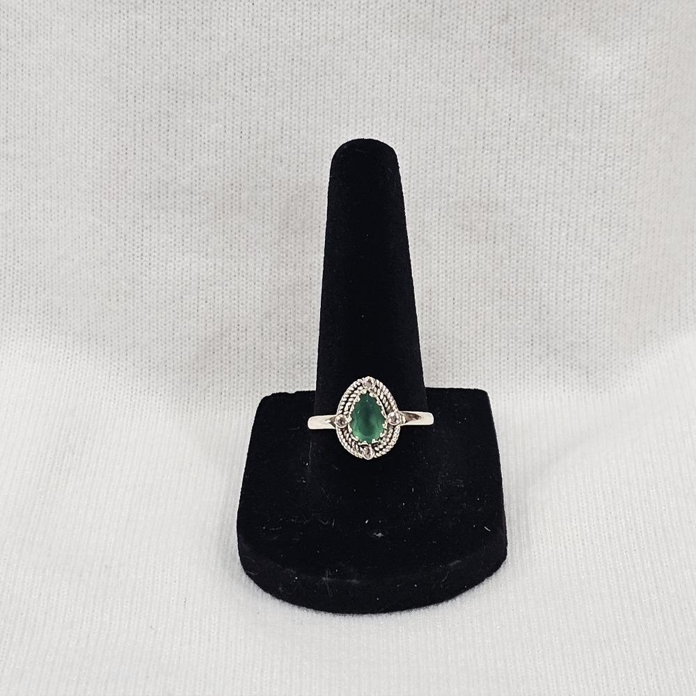 Teardrop Emerald Gemstone Sterling Ring Size 8